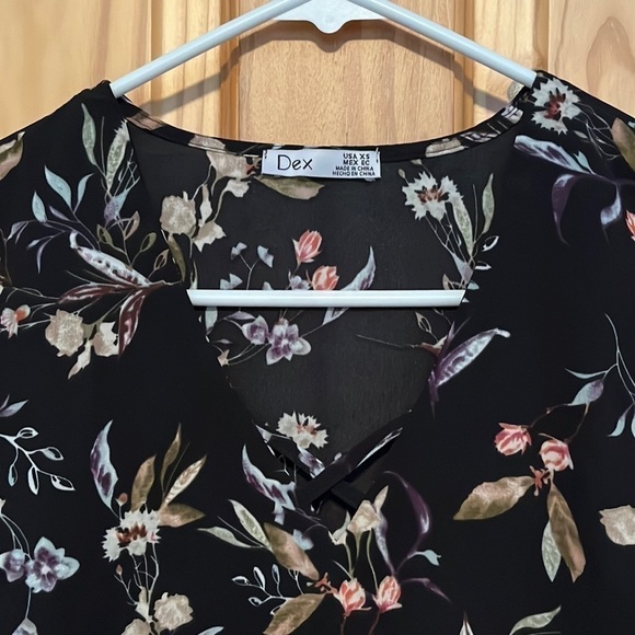 Dex Printed Tie Sleeve Top - Picture 6 of 10